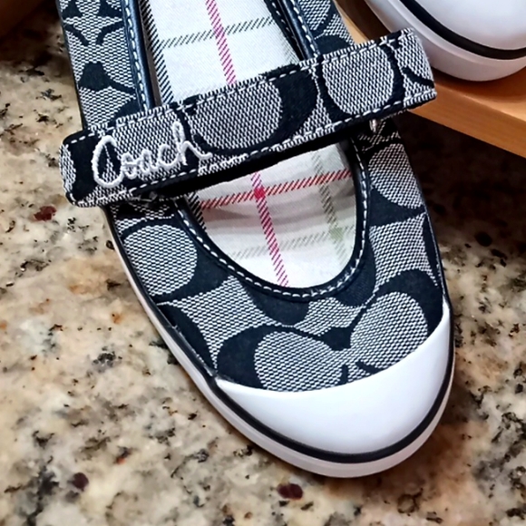 COACH EST. 1941 Women's Flat Shoes. New Without tag. Excellent Condition. - Picture 3 of 12